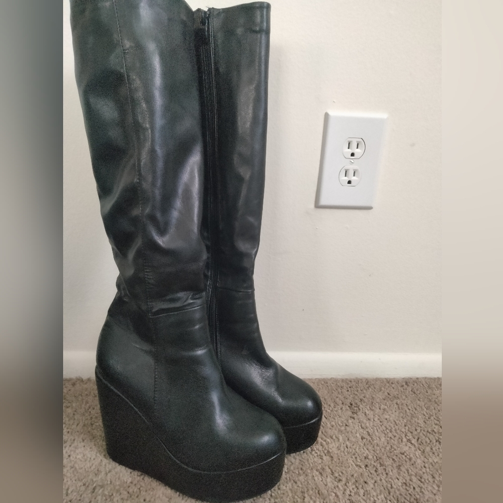 Size 8 black knee high boots